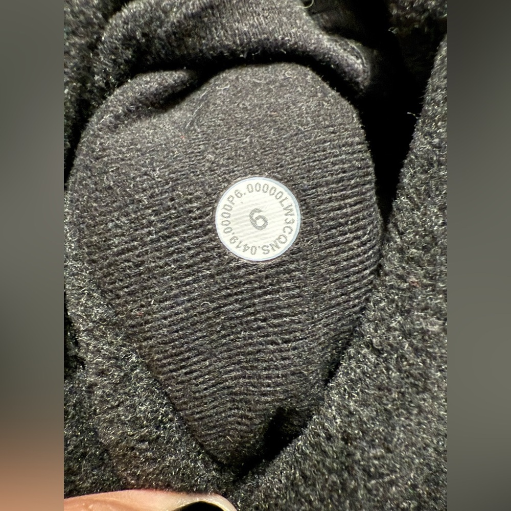 RARE Lululemon Go Forward Pullover
Heathered Core Black - Picture 2 of 3